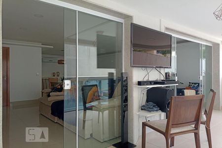 Apartamento à venda com 150m², 3 quartos e 2 vagas Apartamento à venda com 150m², 3 quartos e 2 vagasVaranda