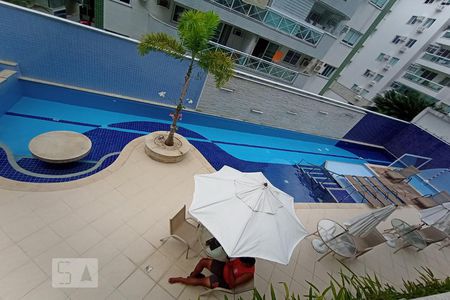 Apartamento à venda com 150m², 3 quartos e 2 vagas Apartamento à venda com 150m², 3 quartos e 2 vagasÁrea comum - Piscina