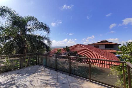 Casa à venda com 90m², 3 quartos e 2 vagas Casa à venda com 90m², 3 quartos e 2 vagas Sacada