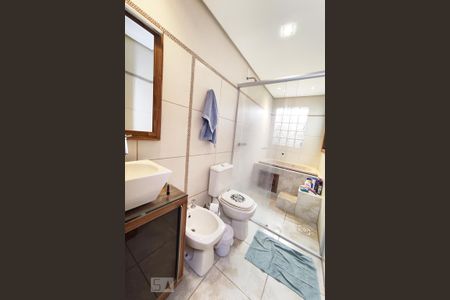 Casa à venda com 90m², 3 quartos e 2 vagas Casa à venda com 90m², 3 quartos e 2 vagasBanheiro