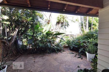 Casa à venda com 90m², 3 quartos e 2 vagas Casa à venda com 90m², 3 quartos e 2 vagasPátio