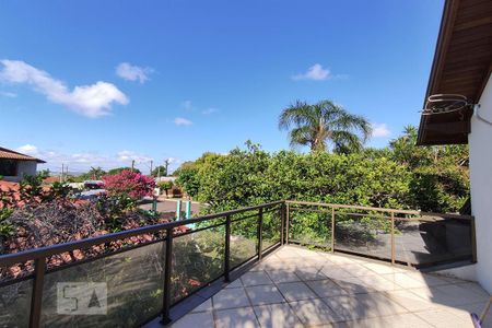 Casa à venda com 90m², 3 quartos e 2 vagas Casa à venda com 90m², 3 quartos e 2 vagas Sacada