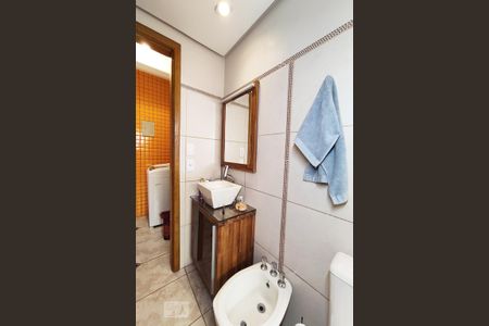 Casa à venda com 90m², 3 quartos e 2 vagas Casa à venda com 90m², 3 quartos e 2 vagasBanheiro