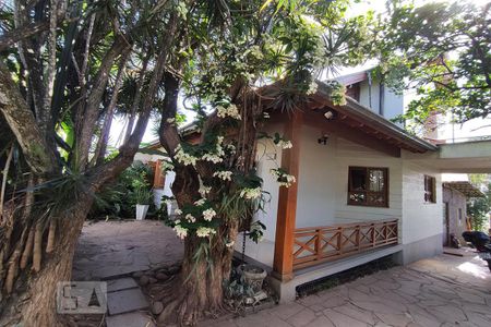 Casa à venda com 90m², 3 quartos e 2 vagas Casa à venda com 90m², 3 quartos e 2 vagasFachada