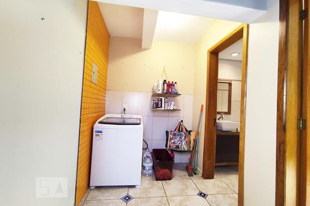 Casa à venda com 90m², 3 quartos e 2 vagas Casa à venda com 90m², 3 quartos e 2 vagasCozinha e Área de Serviço