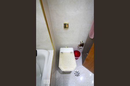 Apartamento à venda com 110m², 3 quartos e 1 vaga Apartamento à venda com 110m², 3 quartos e 1 vagaBanheiro da Suíte