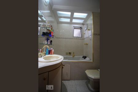 Apartamento à venda com 110m², 3 quartos e 1 vaga Apartamento à venda com 110m², 3 quartos e 1 vagaBanheiro da Suíte