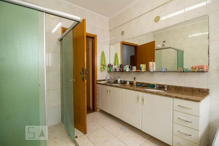 Casa de condomínio à venda com 410m², 4 quartos e 4 vagasBanheiro da Suíte 1