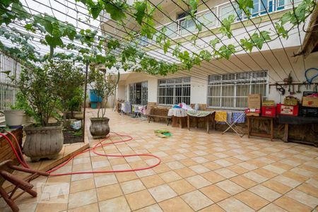 Casa de condomínio à venda com 410m², 4 quartos e 4 vagasQuintal 