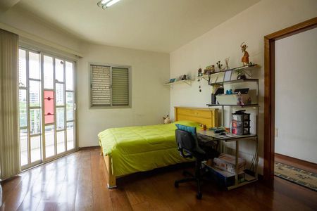 Casa de condomínio à venda com 410m², 4 quartos e 4 vagasSuíte 3