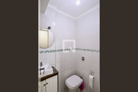 Casa à venda com 320m², 4 quartos e 3 vagas Casa à venda com 320m², 4 quartos e 3 vagasBanheiro