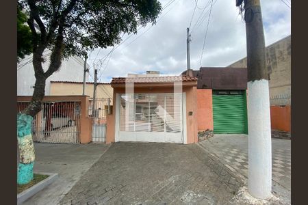 Casa à venda com 320m², 4 quartos e 3 vagas Casa à venda com 320m², 4 quartos e 3 vagasFachada