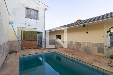 Casa à venda com 500m², 4 quartos e 6 vagas Casa à venda com 500m², 4 quartos e 6 vagasQuintal com piscina