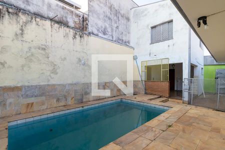 Casa à venda com 500m², 4 quartos e 6 vagas Casa à venda com 500m², 4 quartos e 6 vagasQuintal com piscina