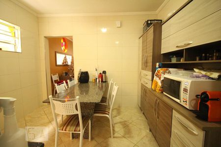 Casa à venda com 151m², 4 quartos e 2 vagas Casa à venda com 151m², 4 quartos e 2 vagascozinha