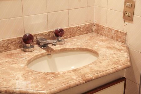 Apartamento à venda com 156m², 3 quartos e 2 vagas Apartamento à venda com 156m², 3 quartos e 2 vagasBanheiro