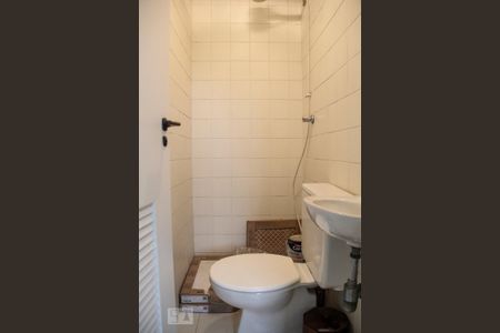 Apartamento à venda com 156m², 3 quartos e 2 vagas Apartamento à venda com 156m², 3 quartos e 2 vagasBanheiro de Serviço