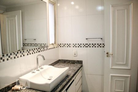 Apartamento à venda com 156m², 3 quartos e 2 vagas Apartamento à venda com 156m², 3 quartos e 2 vagasBanheiro da Suíte 2