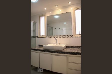 Apartamento à venda com 156m², 3 quartos e 2 vagas Apartamento à venda com 156m², 3 quartos e 2 vagasBanheiro da Suíte 2