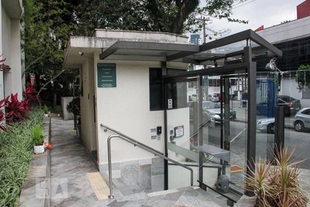 Apartamento à venda com 156m², 3 quartos e 2 vagas Apartamento à venda com 156m², 3 quartos e 2 vagasFachada e portaria