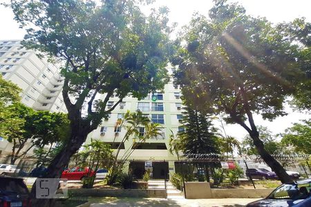 Apartamento à venda com 77m², 3 quartos e 1 vaga Apartamento à venda com 77m², 3 quartos e 1 vagaFachada