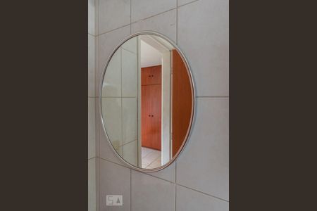 Apartamento à venda com 58m², 3 quartos e 1 vaga Apartamento à venda com 58m², 3 quartos e 1 vagaEspelho do Banheiro da Suíte