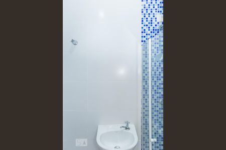 Banheiro  de kitnet/studio para alugar com 1 quarto, 30m² em Copacabana, Rio de Janeiro