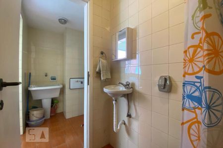 Apartamento para alugar com 300m², 4 quartos e 4 vagas Apartamento para alugar com 300m², 4 quartos e 4 vagasBanheiro de Serviço
