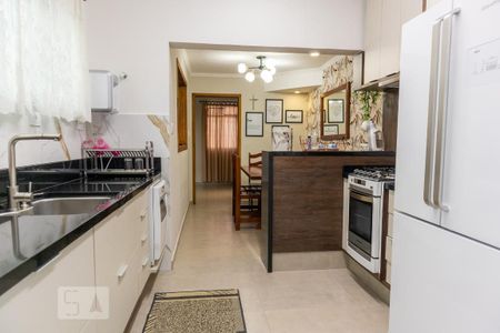 Casa à venda com 130m², 3 quartos e 2 vagas Casa à venda com 130m², 3 quartos e 2 vagasCozinha e sala de jantar