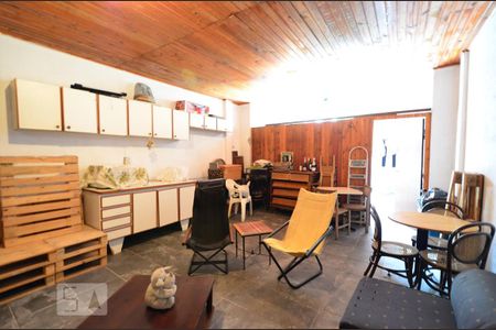 Casa à venda com 230m², 2 quartos e 2 vagasSala de Estar