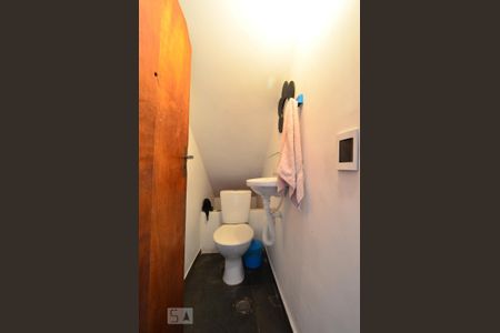 Casa à venda com 230m², 2 quartos e 2 vagasLavabo