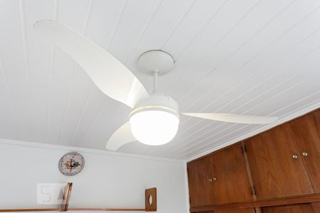 Casa à venda com 484m², 5 quartos e 3 vagas Casa à venda com 484m², 5 quartos e 3 vagasVentilador de Teto da Suite 4