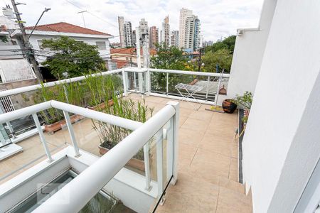 Casa à venda com 484m², 5 quartos e 3 vagas Casa à venda com 484m², 5 quartos e 3 vagasVaranda