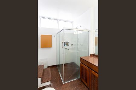 Casa à venda com 484m², 5 quartos e 3 vagas Casa à venda com 484m², 5 quartos e 3 vagasBanheiro da Suite 3