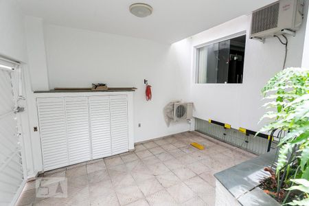 Casa à venda com 484m², 5 quartos e 3 vagas Casa à venda com 484m², 5 quartos e 3 vagasGaragem