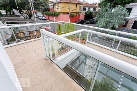 Casa à venda com 484m², 5 quartos e 3 vagas Casa à venda com 484m², 5 quartos e 3 vagasVaranda