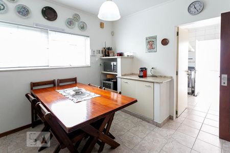 Casa à venda com 484m², 5 quartos e 3 vagas Casa à venda com 484m², 5 quartos e 3 vagasCopa