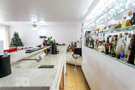 Casa à venda com 484m², 5 quartos e 3 vagas Casa à venda com 484m², 5 quartos e 3 vagasSalão de Festas