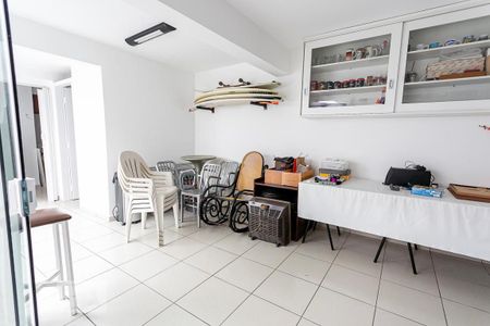 Casa à venda com 484m², 5 quartos e 3 vagas Casa à venda com 484m², 5 quartos e 3 vagasSalão de Festas da Churrasqueira