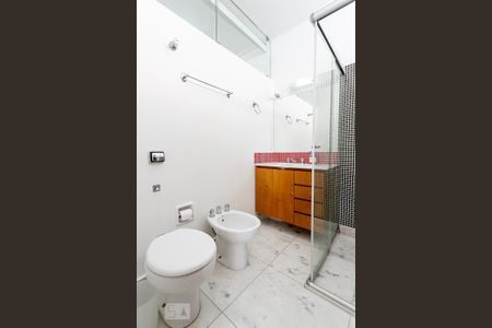 Casa à venda com 484m², 5 quartos e 3 vagas Casa à venda com 484m², 5 quartos e 3 vagasBanheiro da Suite 2