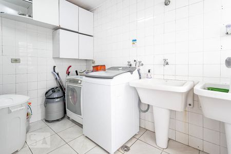 Casa à venda com 484m², 5 quartos e 3 vagas Casa à venda com 484m², 5 quartos e 3 vagasÁrea de Serviço
