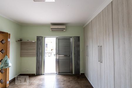 Casa à venda com 201m², 2 quartos e 3 vagas Casa à venda com 201m², 2 quartos e 3 vagasSuite
