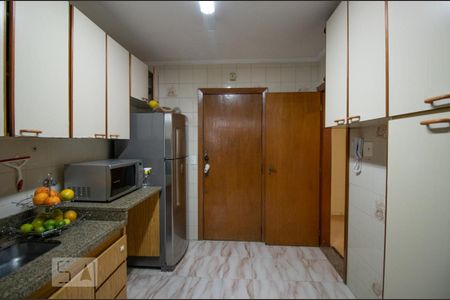 Apartamento para alugar com 117m², 3 quartos e 2 vagas Apartamento para alugar com 117m², 3 quartos e 2 vagasCozinha