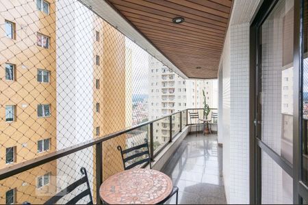 Apartamento à venda com 144m², 3 quartos e 3 vagas Apartamento à venda com 144m², 3 quartos e 3 vagasVaranda