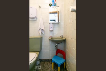 Apartamento à venda com 144m², 3 quartos e 3 vagas Apartamento à venda com 144m², 3 quartos e 3 vagasBanheiro de Serviço