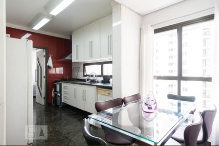 Apartamento à venda com 144m², 3 quartos e 3 vagas Apartamento à venda com 144m², 3 quartos e 3 vagasCozinha