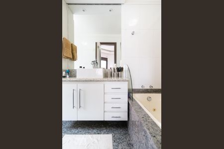 Apartamento à venda com 144m², 3 quartos e 3 vagas Apartamento à venda com 144m², 3 quartos e 3 vagasBanheiro da Suíte