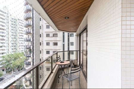 Apartamento à venda com 144m², 3 quartos e 3 vagas Apartamento à venda com 144m², 3 quartos e 3 vagasVaranda