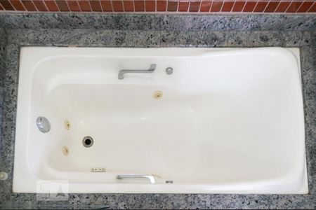 Apartamento à venda com 144m², 3 quartos e 3 vagas Apartamento à venda com 144m², 3 quartos e 3 vagasBanheiro da Suíte