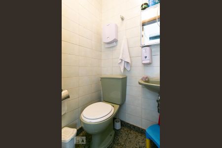 Apartamento à venda com 144m², 3 quartos e 3 vagas Apartamento à venda com 144m², 3 quartos e 3 vagasBanheiro de Serviço